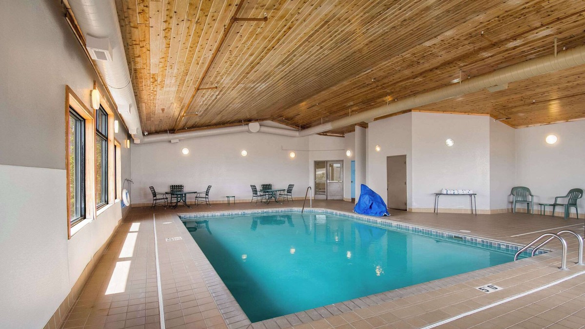 Hermantown Hotel | Econo Lodge Duluth near Miller Hill Mall