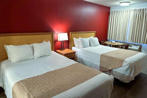 Edmonds Cabin | Econo Lodge Edmonds North Seattle