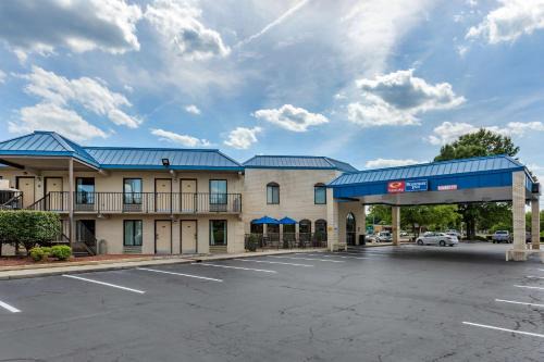 Cape Fear Cabin | Econo Lodge Fayetteville I-95