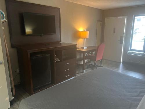 Florence Cabin | Econo Lodge Florence - Darlington