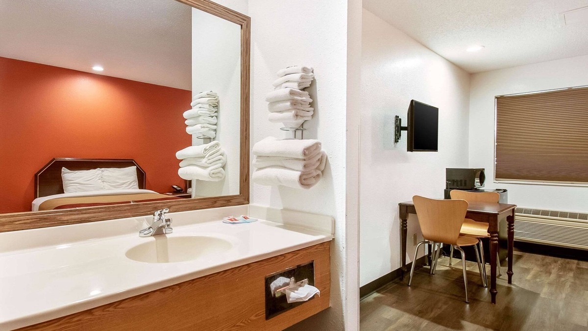 Franklin Hotel | Econo Lodge Franklin