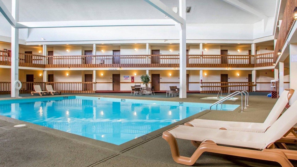 Stevens Point Hotel | Econo Lodge Inn And Suites