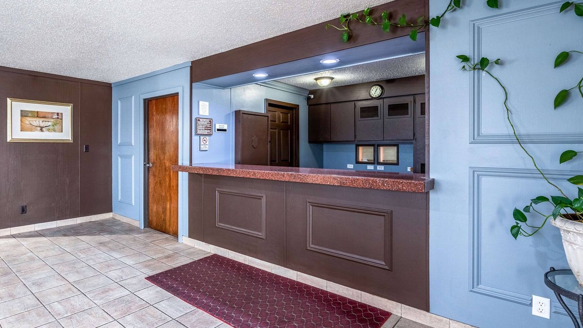 Auburn Hotel | Econo Lodge Inn and Suites