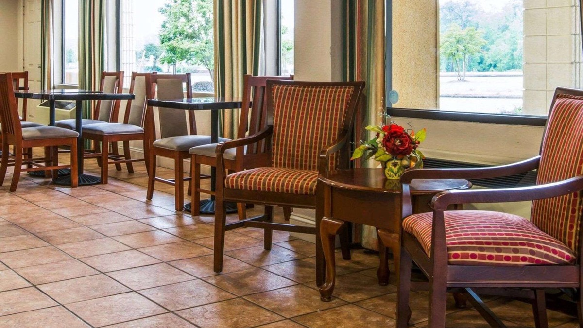 Columbus Hotel | Econo Lodge Inn & Suites Columbus near Fort Benning