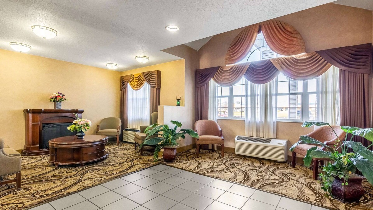 Evansville Hotel | Econo Lodge Inn & Suites Evansville