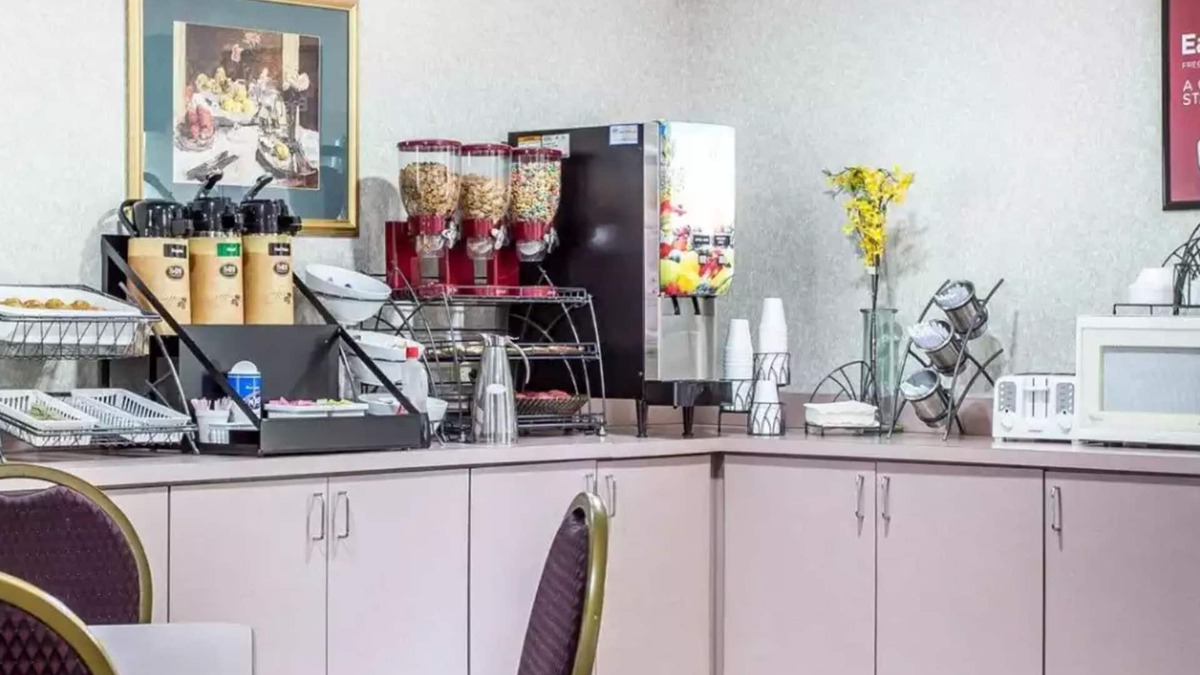 Marietta Hotel | Econo Lodge Inn & Suites Marietta near Dobbins ARB