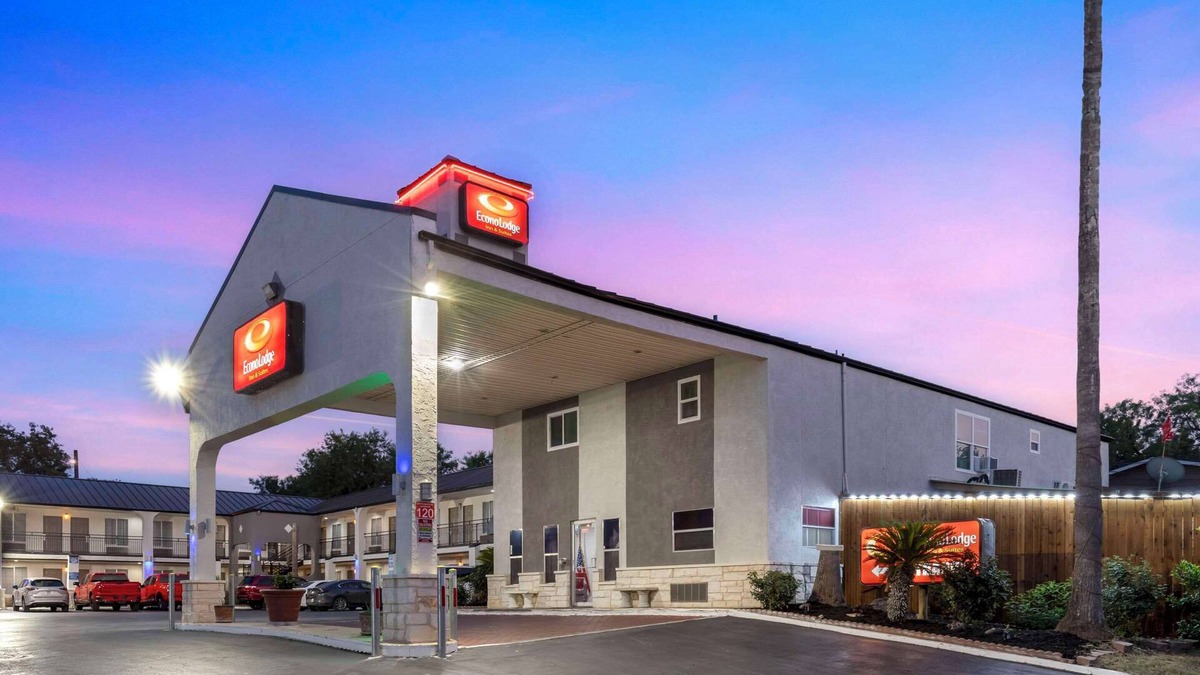 Southside Hotel | Econo Lodge Inn & Suites Near Lackland AFB