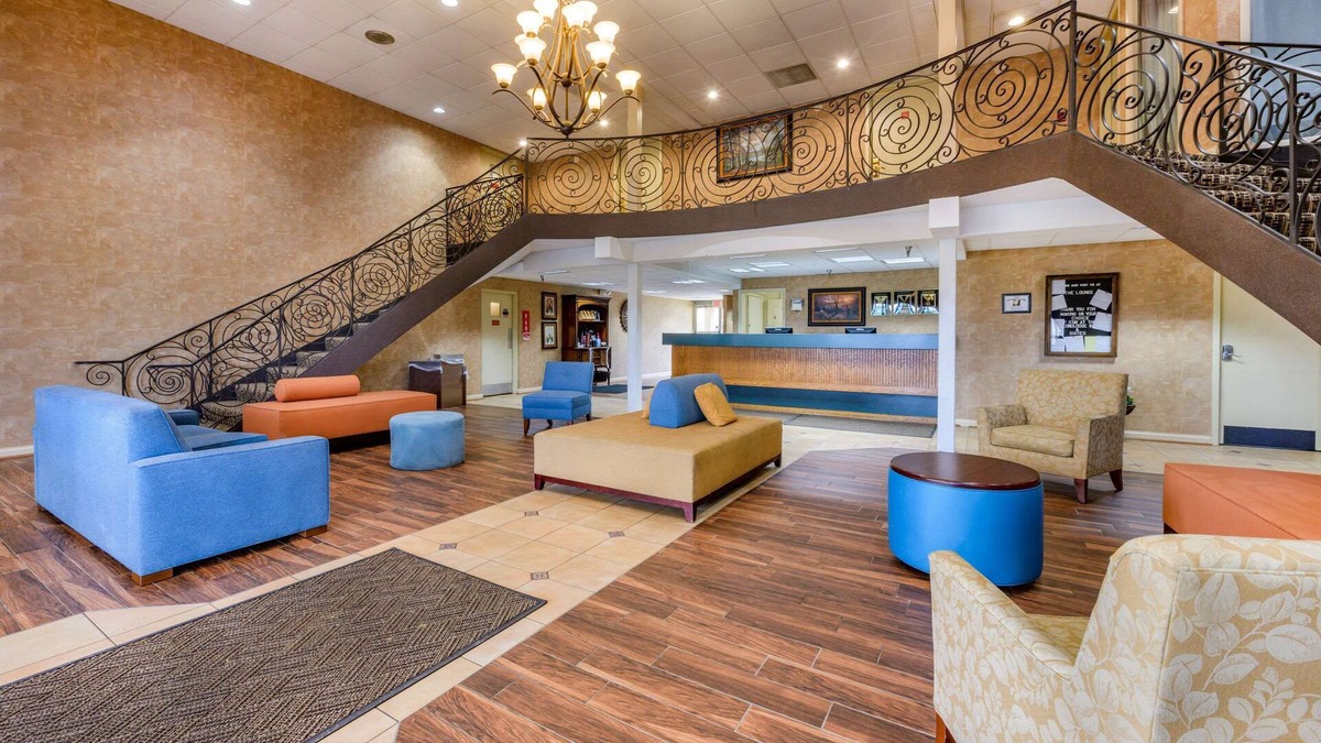 Triadelphia Hotel | Econo Lodge Inn & Suites Triadelphia - Wheeling