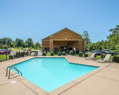 Hickman Hotel | Econo Lodge Inn & Suites