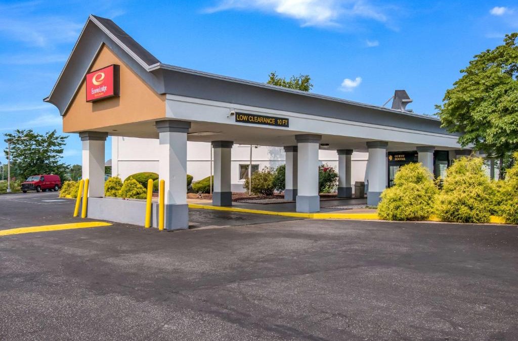 Chambersburg Hotel | Econo Lodge Inn & Suites Chambersburg Central