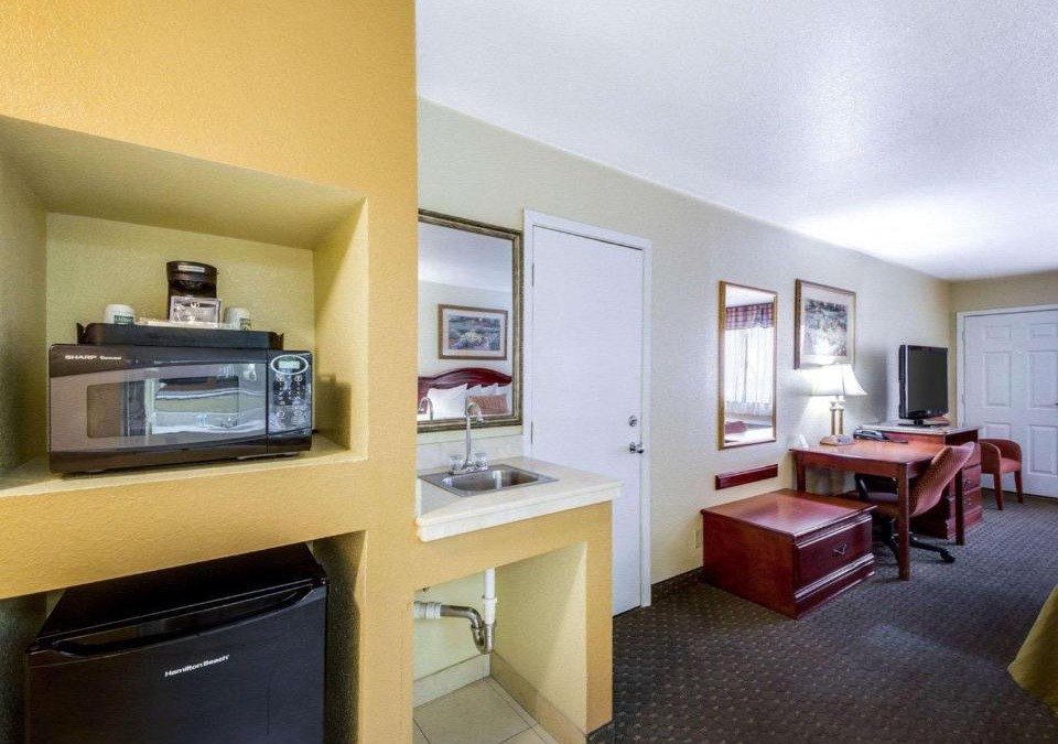 Eagle Pass Hotel | Econo Lodge Inn & Suites