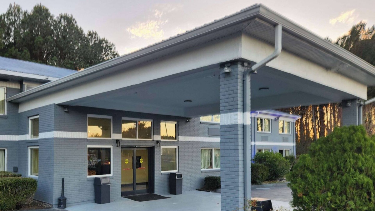 Warsaw Hotel | Econo Lodge Inn & Suites