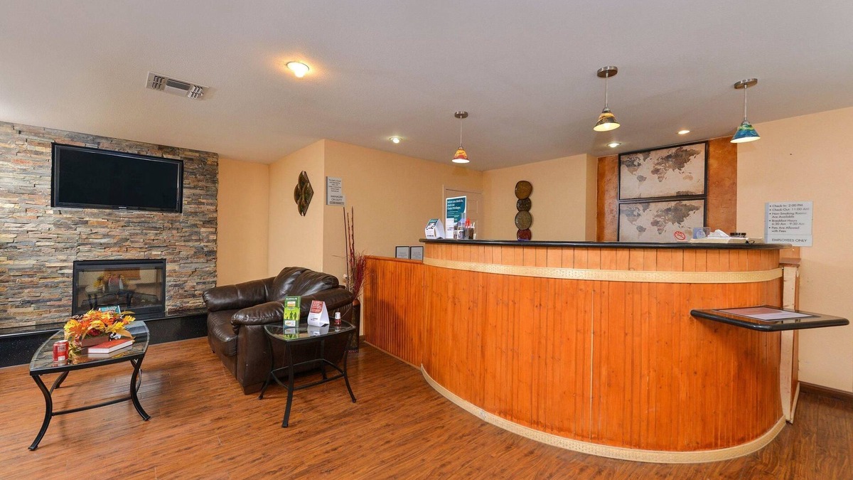 Junction Hotel | Econo Lodge Junction