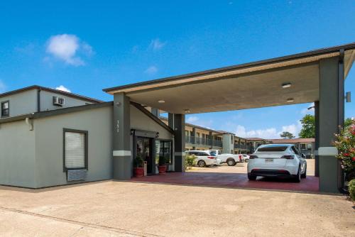 Lake Charles Cabin | Econo Lodge Lake Charles University Area