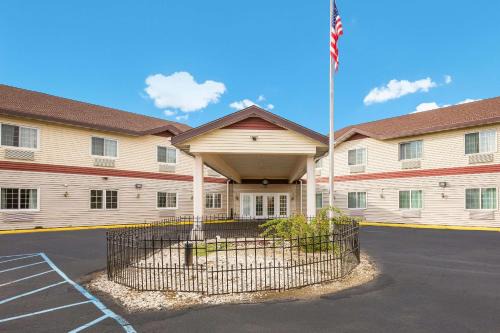 Lake Mills Cabin | Econo Lodge Lake Mills