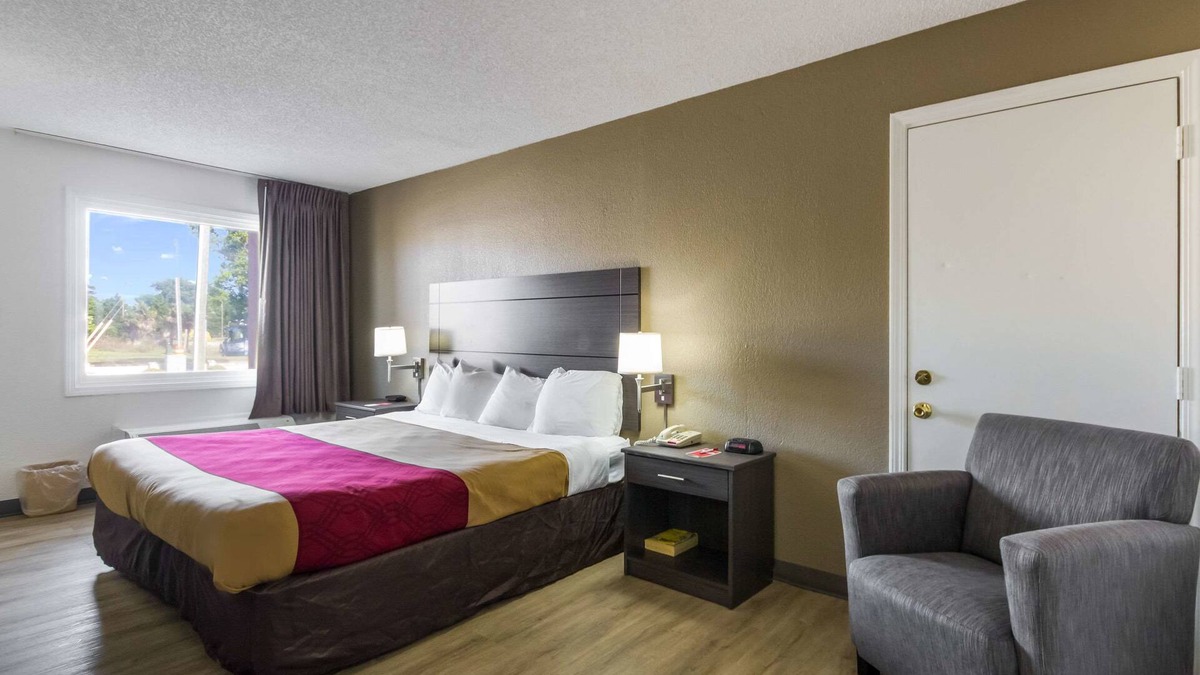 North Camellia Acres Hotel | Econo Lodge Little Creek