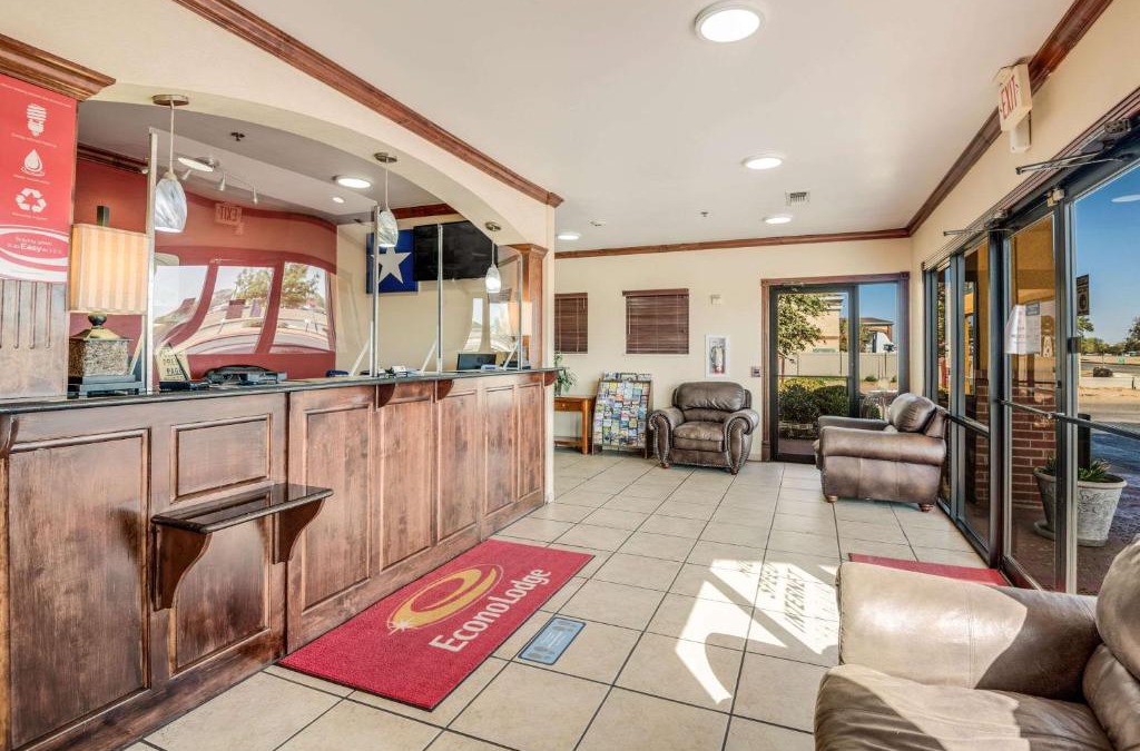 Lubbock Cabin | Econo Lodge Lubbock I-27