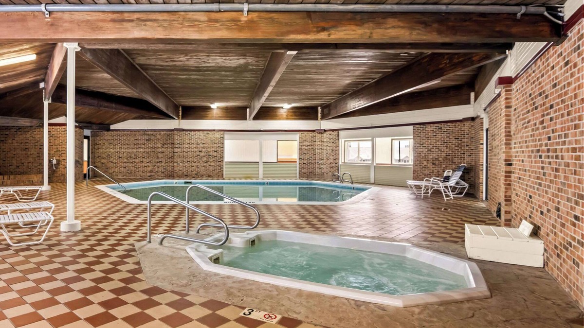 Manistee Hotel | Econo Lodge Manistee