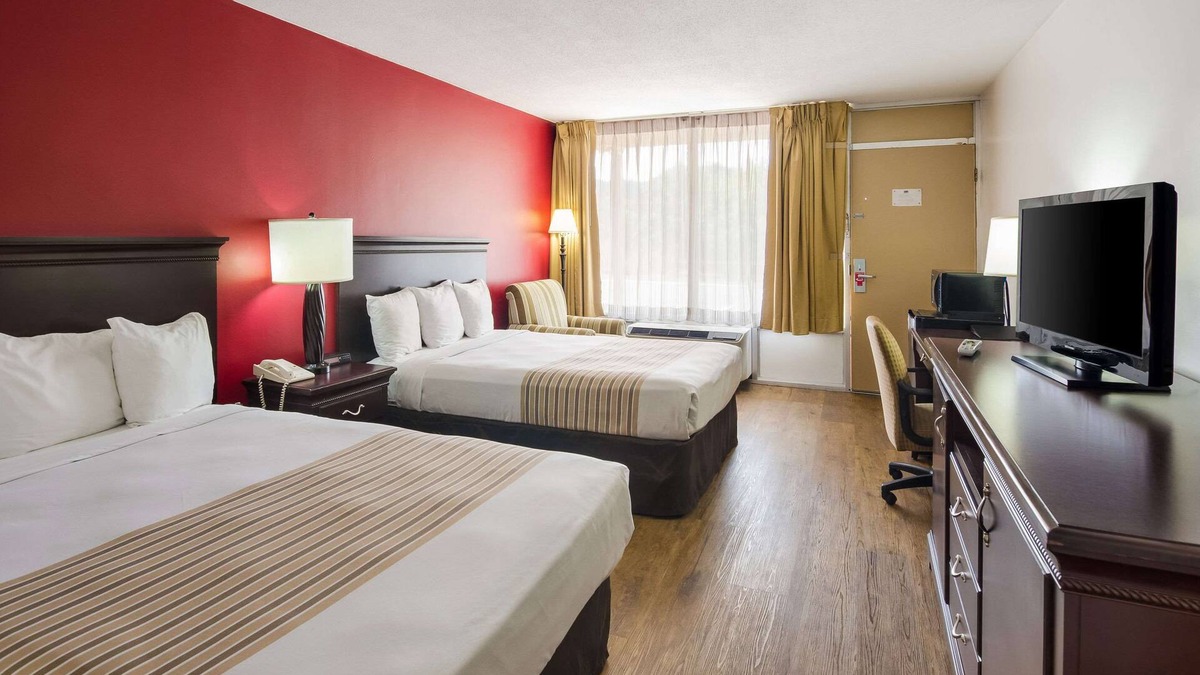 Marion Hotel | Econo Lodge Marion I-81