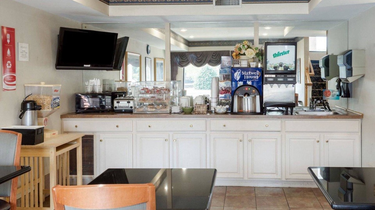 Hopewell Hotel | Econo Lodge Near Fort Gregg-Adams I-295