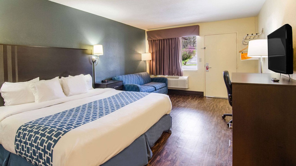 Bristol Hotel | Econo Lodge Near Motor Speedway