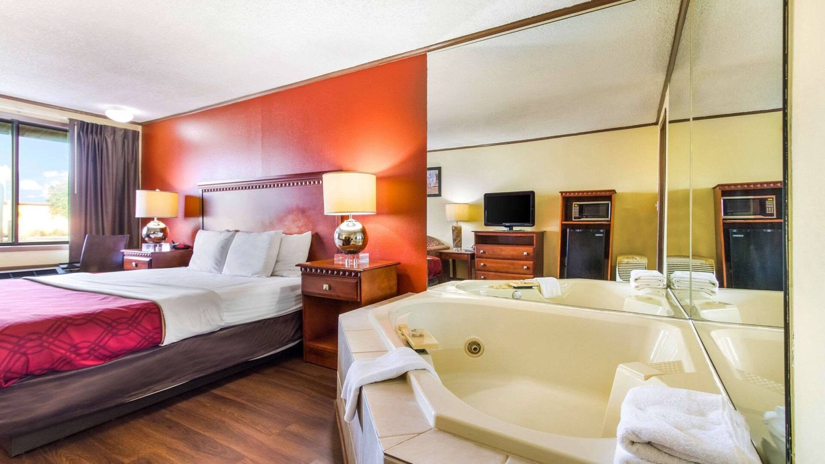 Norwalk Hotel | Econo Lodge Norwalk