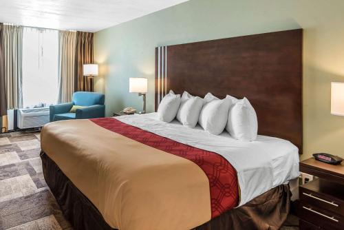 Oak Grove Cabin | Econo Lodge Oak Grove-Blue Springs