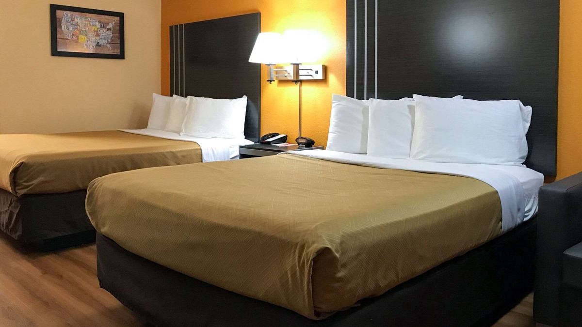 Purcell Hotel | Econo Lodge Purcell