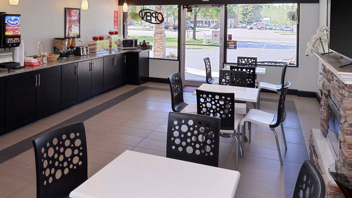 Rochester Hotel | Econo Lodge Rochester I-90 & I-390