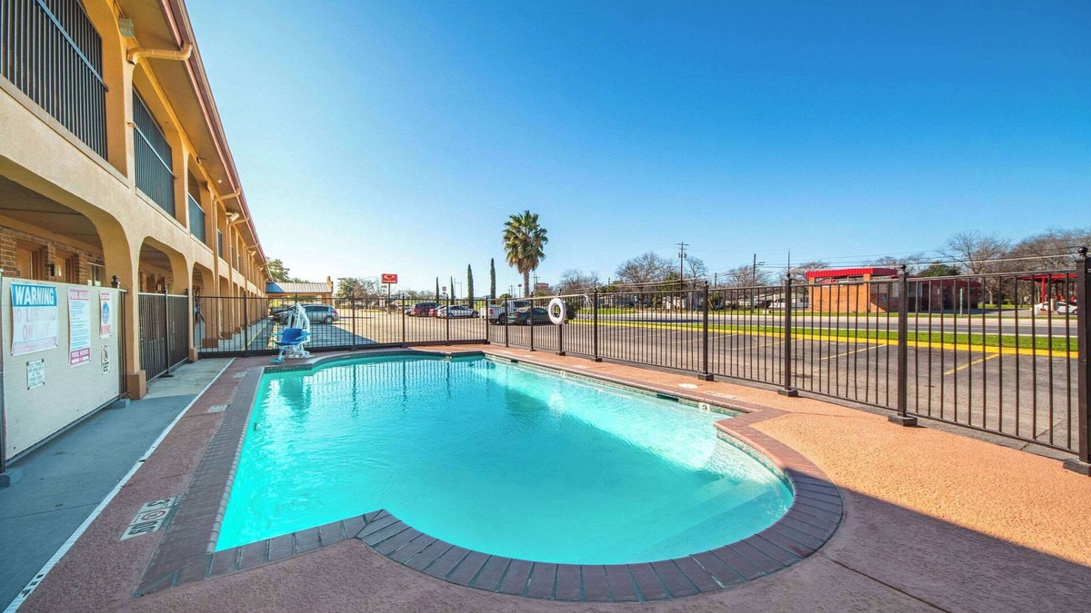 San Marcos Hotel | Econo Lodge San Marcos University Area