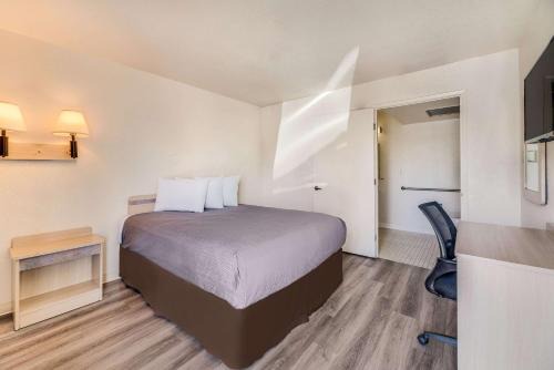 Stockton Cabin | Econo Lodge Stockton near I-5 Fairgrounds