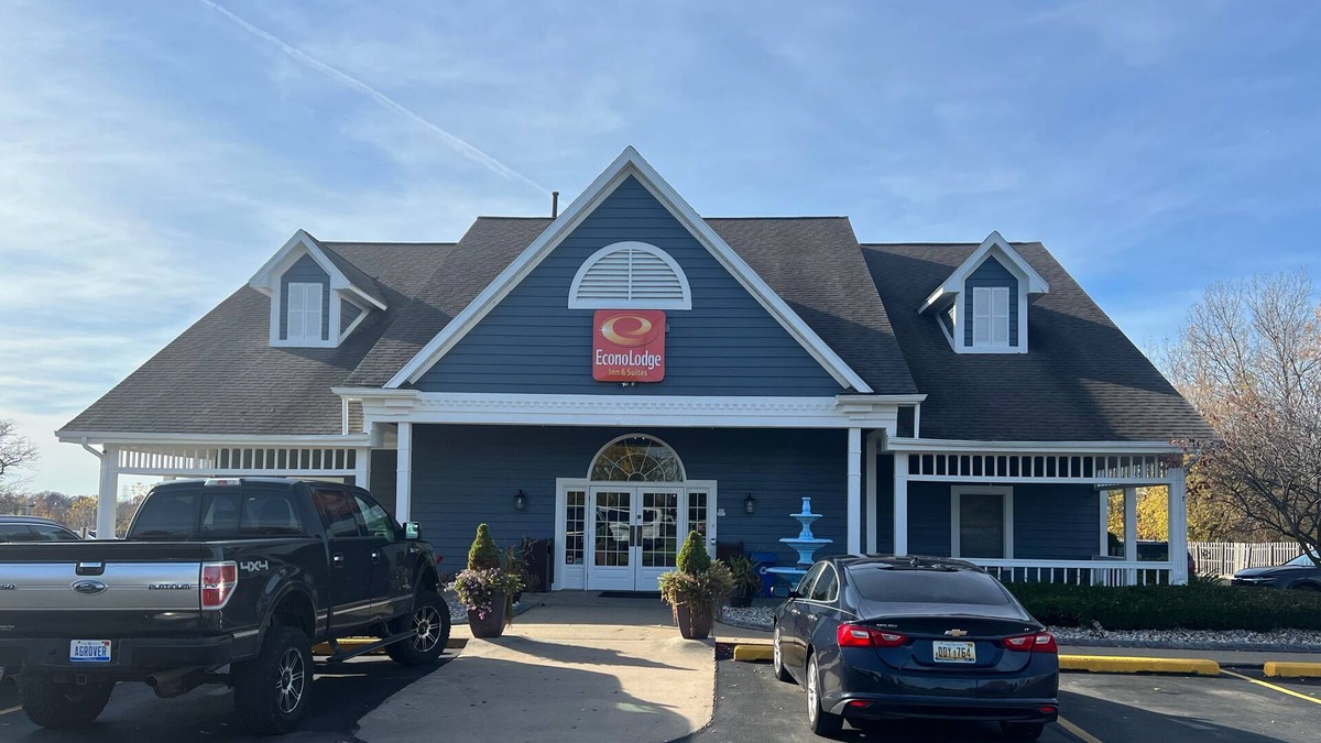 Grand Rapids Hotel | Econo Lodge & Suites Grand Rapids Airport