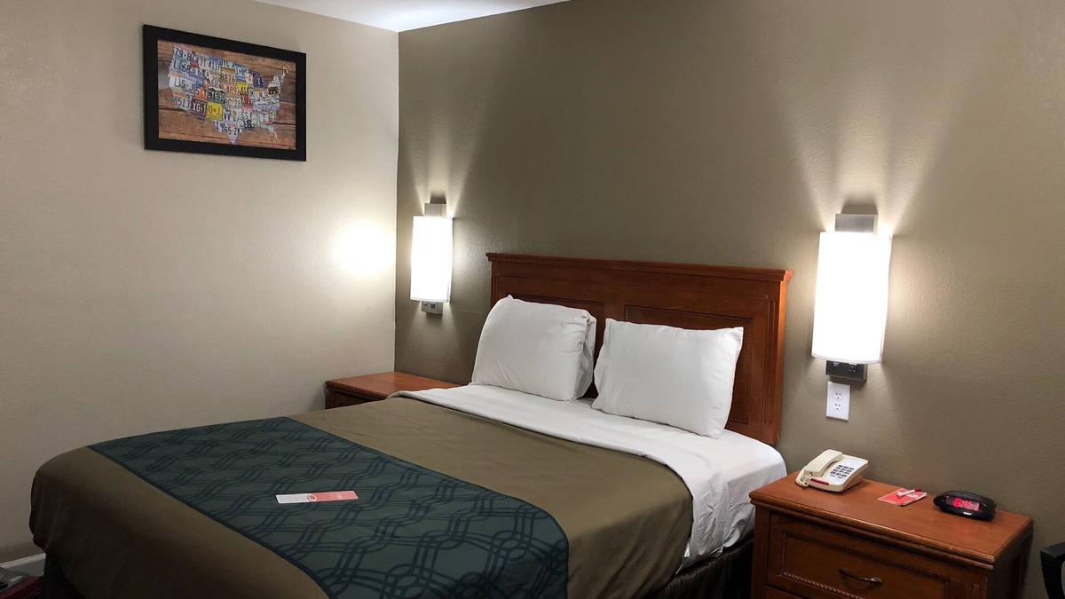 Temple Hotel | Econo Lodge Temple