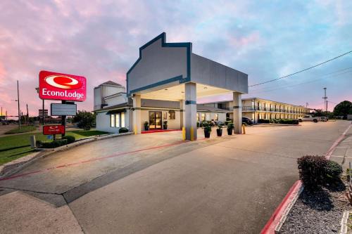 Texarkana Cabin | Econo Lodge Texarkana I-30