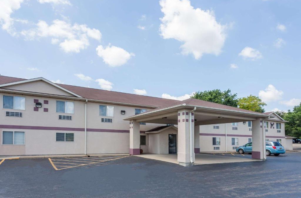 Chillicothe Cabin | Econo Lodge