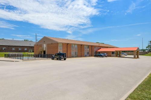 Emporia Cabin | Econo Lodge
