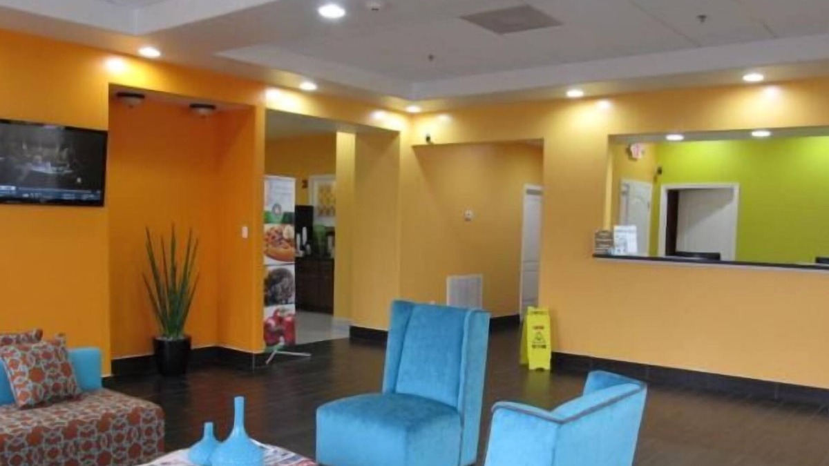 Fultondale Hotel | Econo Lodge