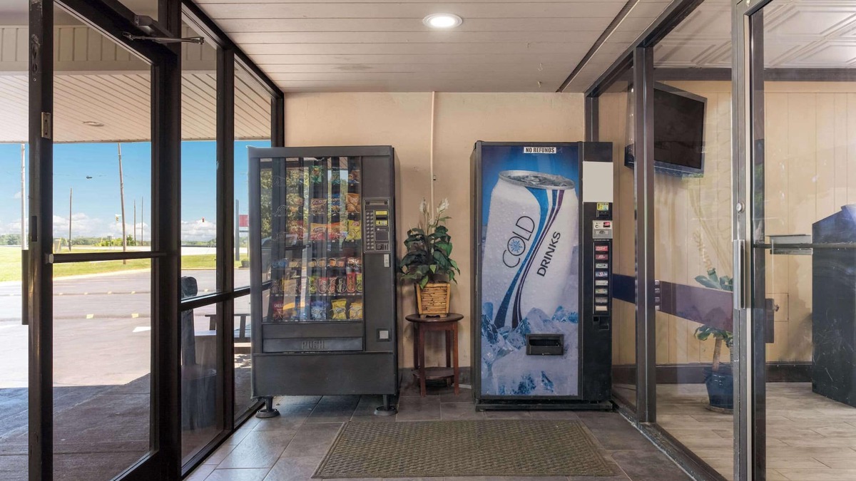 High Point Hotel | Econo Lodge