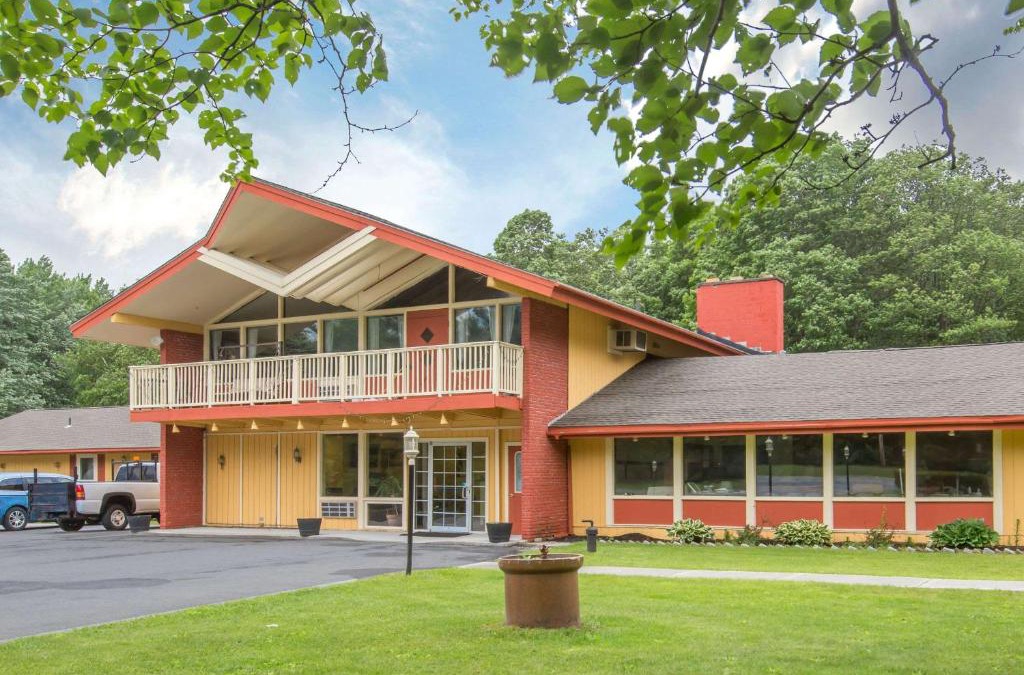 Manchester Center Cabin | Econo Lodge