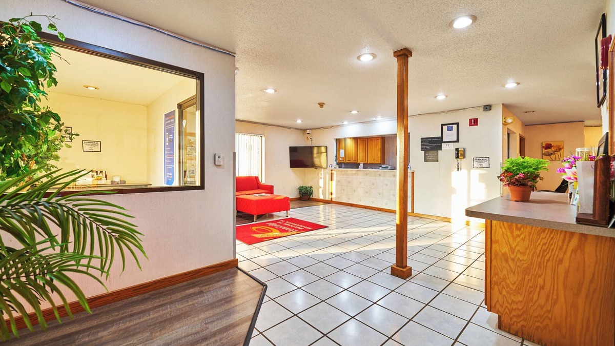 Maquoketa Hotel | Econo Lodge