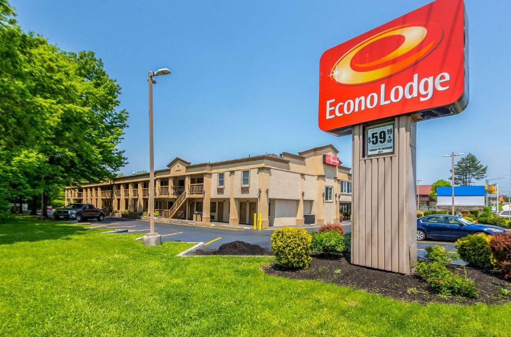 Mount Laurel Cabin | Econo Lodge