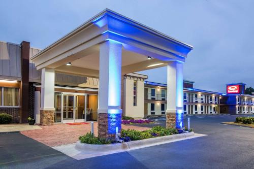 Selma Cabin | Econo Lodge