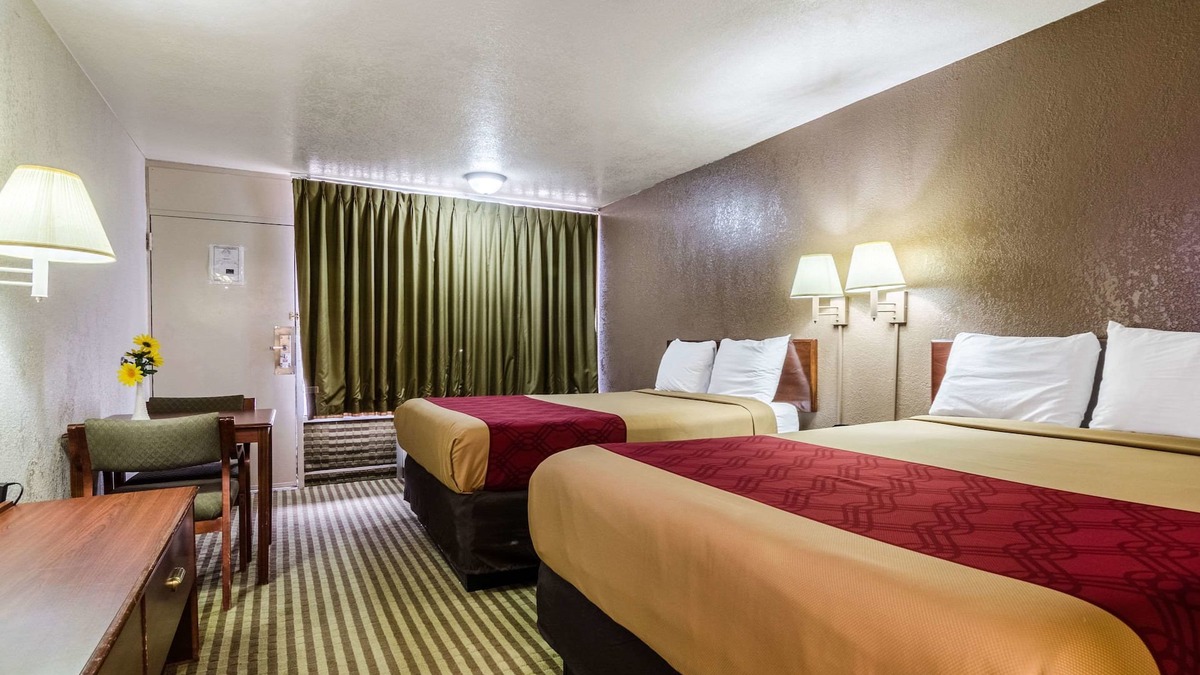 Winfield Hotel | Econo Lodge