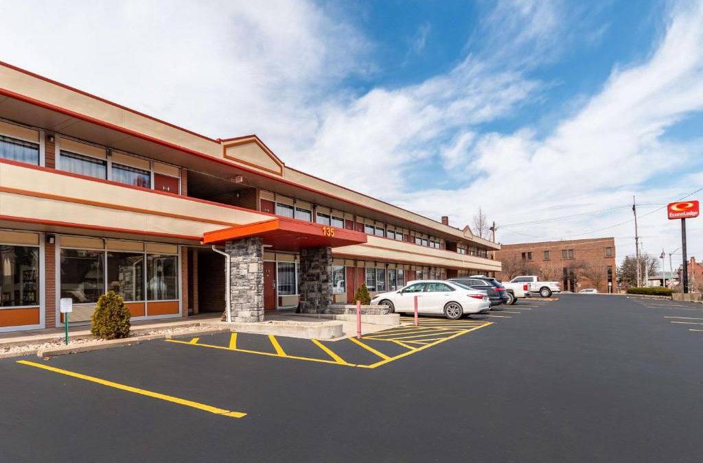 Zanesville Cabin | Econo Lodge Zanesville Downtown
