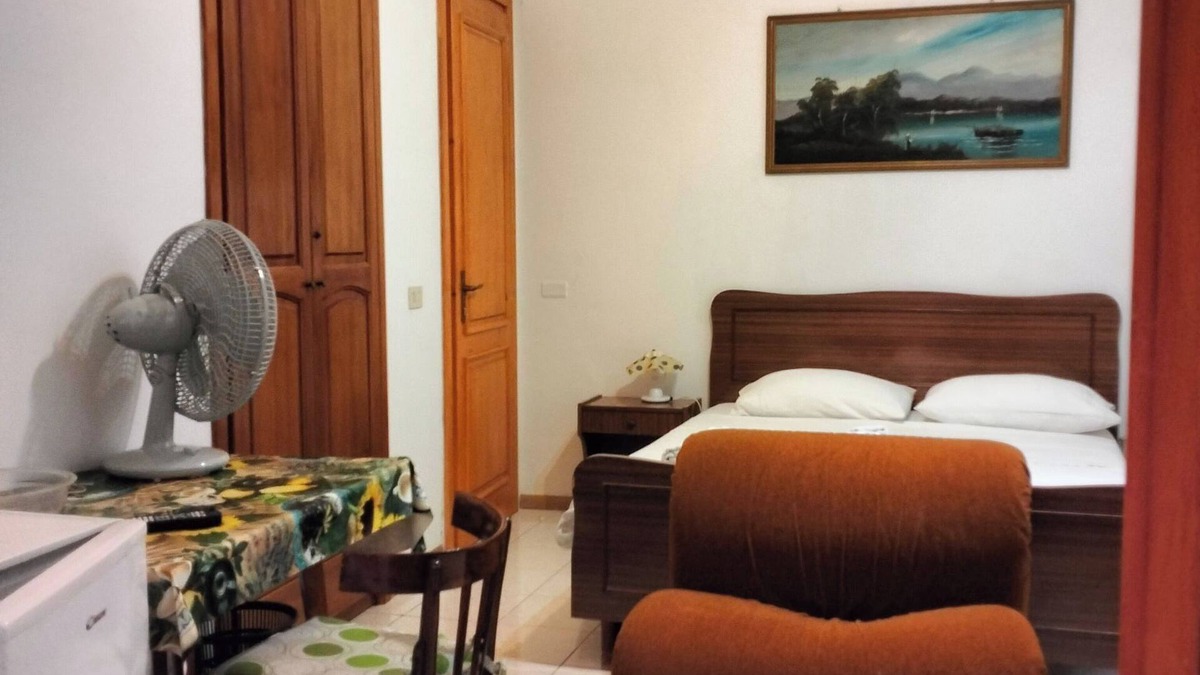 Lipari Historic Centre Apartment | economy central chamber