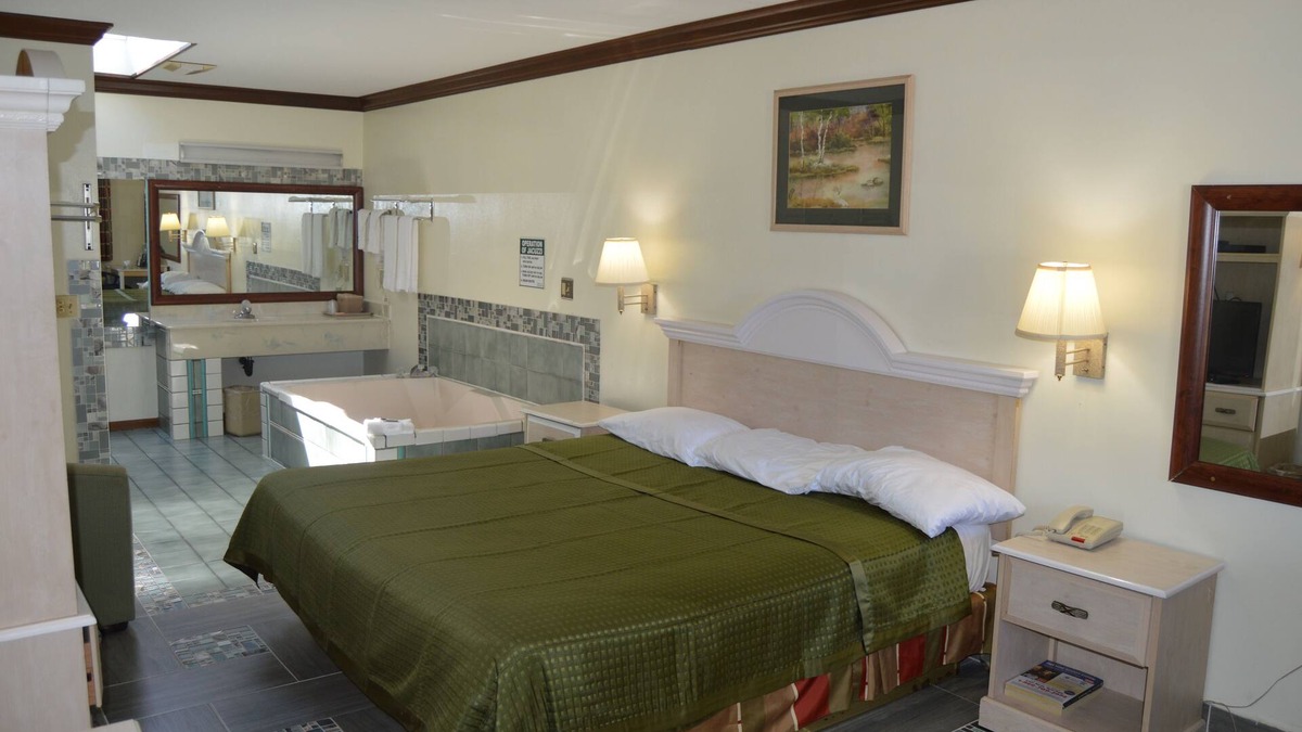 Cuyahoga Falls Hotel | Economy Inn - Akron