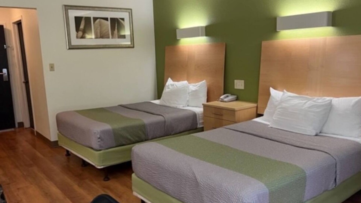 Moon Township Hotel | Economy Inn - Pittsburgh Airport