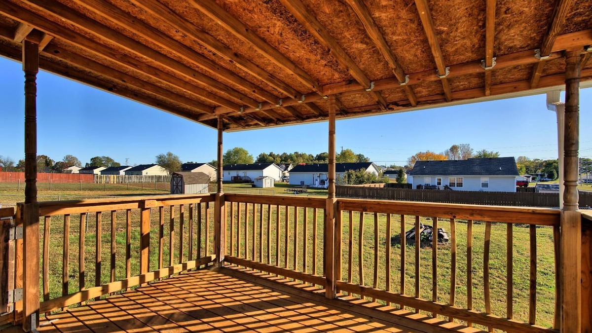 Oak Grove House | Economy Stay near Fort Campbell