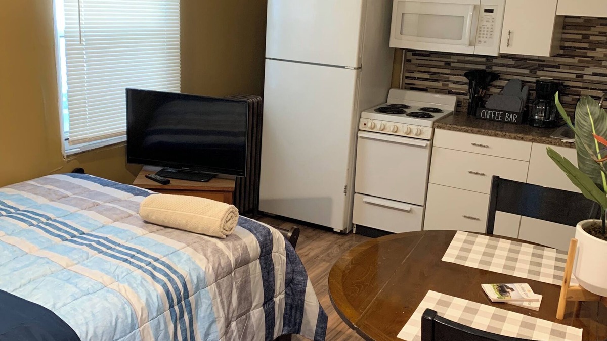 Ecorse Apartment | Ecorse Riverfront Retreat Close to dining & shops