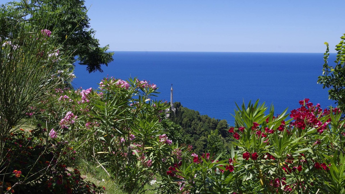 Belmonte Calabro House | Ecotourism in the medieval village of Calabria, tradition and culture, sea and nature .